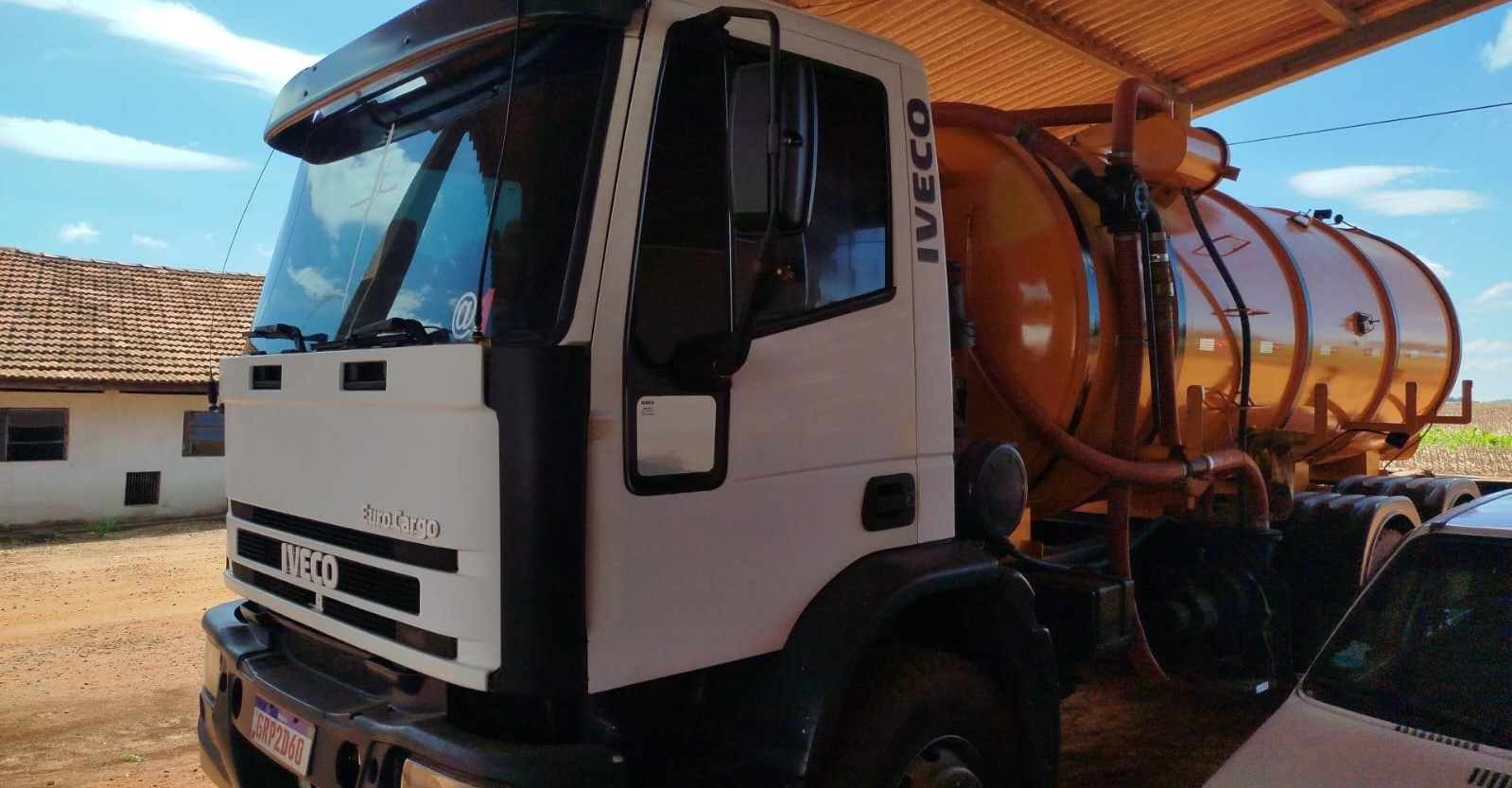 Vista aérea da Chácara Erika com plantações e estufas